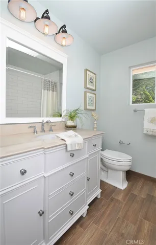Full Bathroom in upstairs hall.