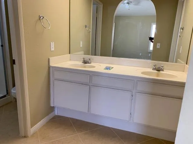 pic- master bath sinks