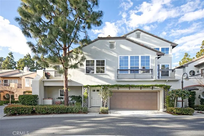 Front unit on quiet location. 2 car attached garage. Near by guest parking for convenience.