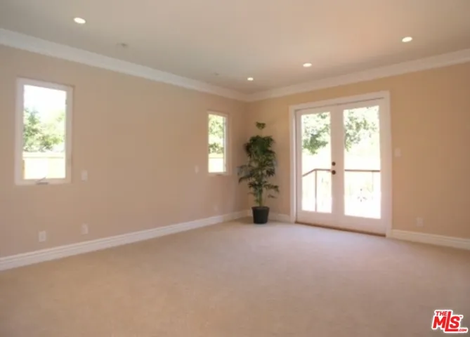 5040 Topeka Drive, Tarzana, California 91356