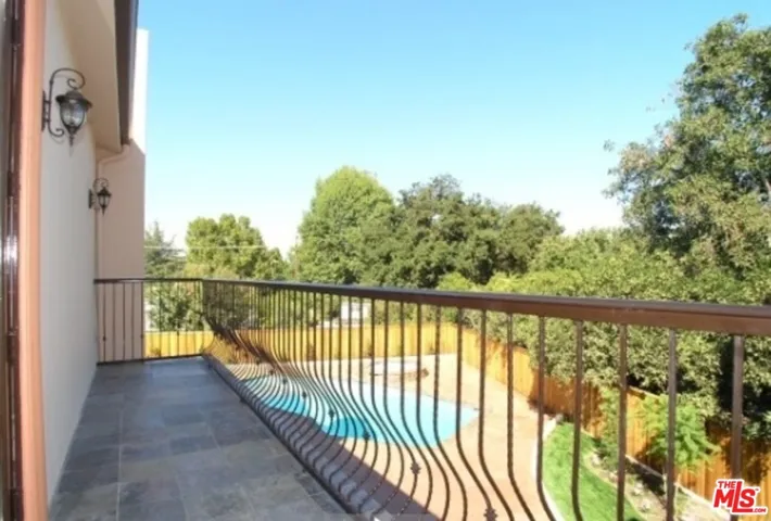 5040 Topeka Drive, Tarzana, California 91356
