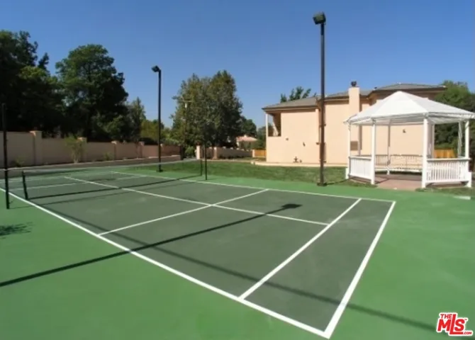 5040 Topeka Drive, Tarzana, California 91356