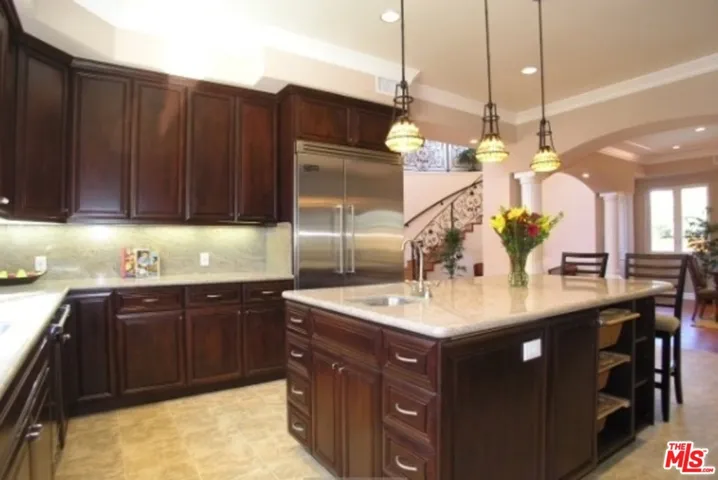 5040 Topeka Drive, Tarzana, California 91356
