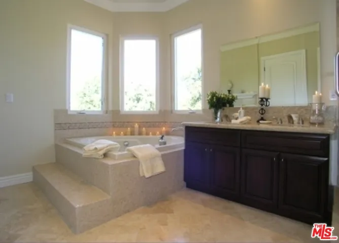 5040 Topeka Drive, Tarzana, California 91356