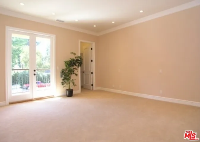 5040 Topeka Drive, Tarzana, California 91356