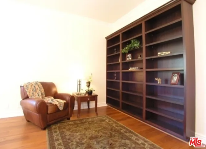 5040 Topeka Drive, Tarzana, California 91356