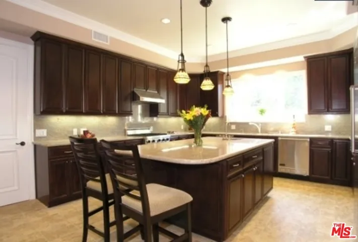 5040 Topeka Drive, Tarzana, California 91356