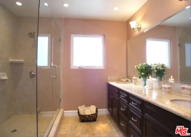 5040 Topeka Drive, Tarzana, California 91356