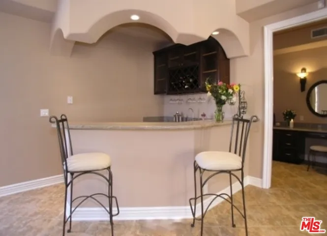 5040 Topeka Drive, Tarzana, California 91356