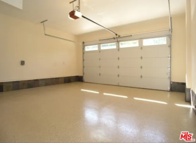 5040 Topeka Drive, Tarzana, California 91356