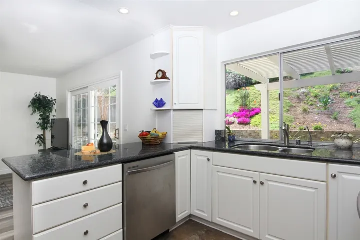 2737 Victoria Ave, Carlsbad, California 92010