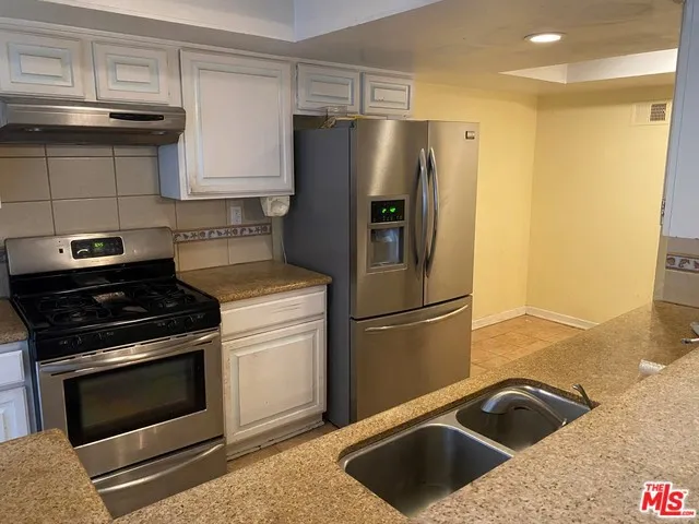11954 Mayfield Avenue 5, Los Angeles, California 90049