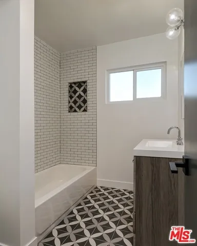 7916 Crenshaw 3, Inglewood, California 90305