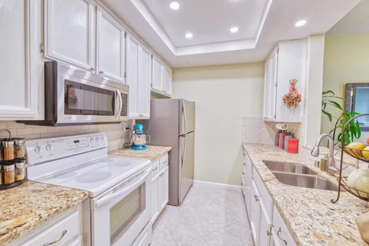 332 Deerwood Court 1104, Mountain View, California 94040