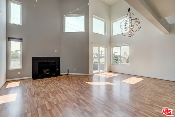 11938 Courtleigh Drive 7, Los Angeles, California 90066