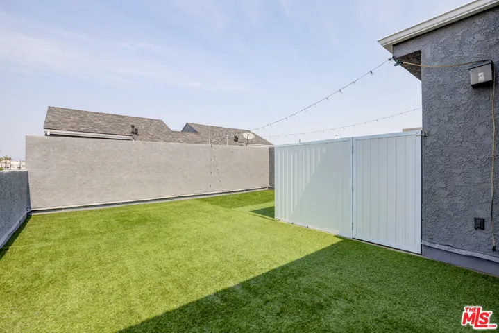 11938 Courtleigh Drive 7, Los Angeles, California 90066
