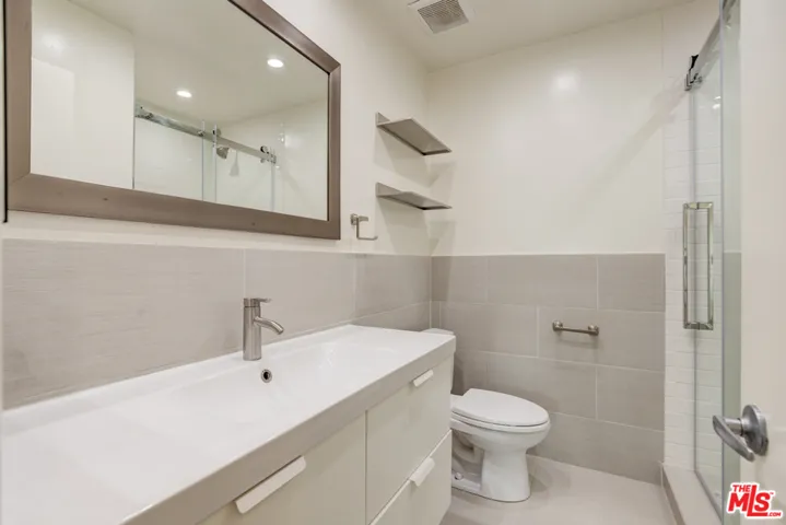 11938 Courtleigh Drive 7, Los Angeles, California 90066
