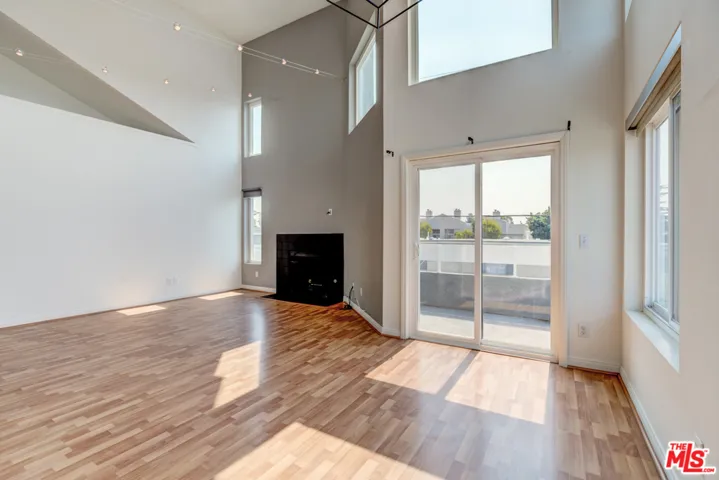 11938 Courtleigh Drive 7, Los Angeles, California 90066