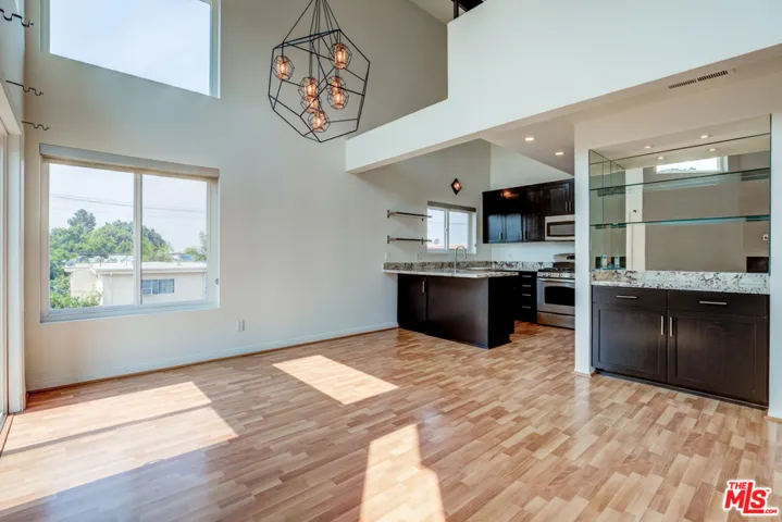 11938 Courtleigh Drive 7, Los Angeles, California 90066