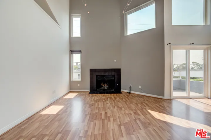 11938 Courtleigh Drive 7, Los Angeles, California 90066
