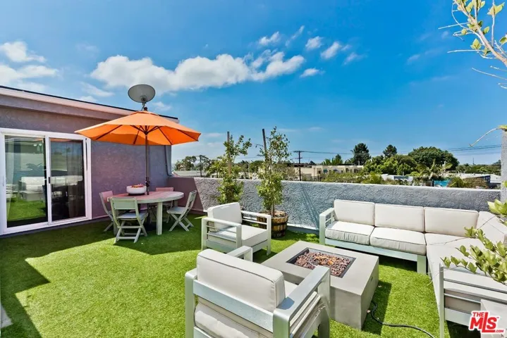 11938 Courtleigh Drive 7, Los Angeles, California 90066