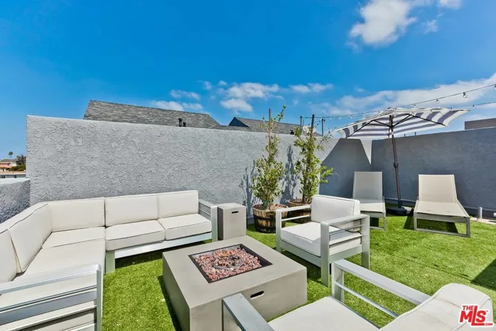 11938 Courtleigh Drive 7, Los Angeles, California 90066