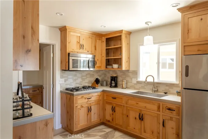39544 N Shore Drive, Fawnskin, California 92333