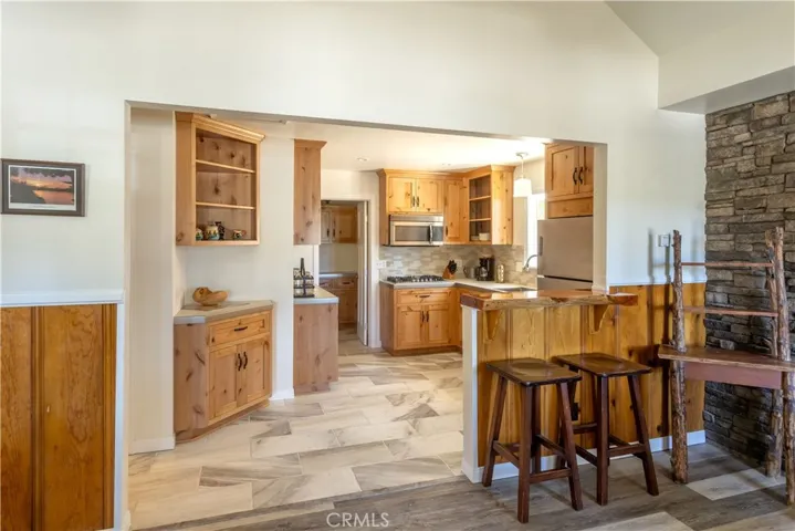 39544 N Shore Drive, Fawnskin, California 92333