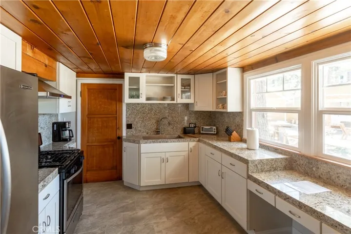 39544 N Shore Drive, Fawnskin, California 92333