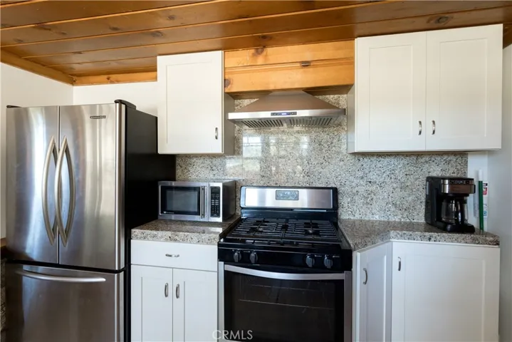 39544 N Shore Drive, Fawnskin, California 92333