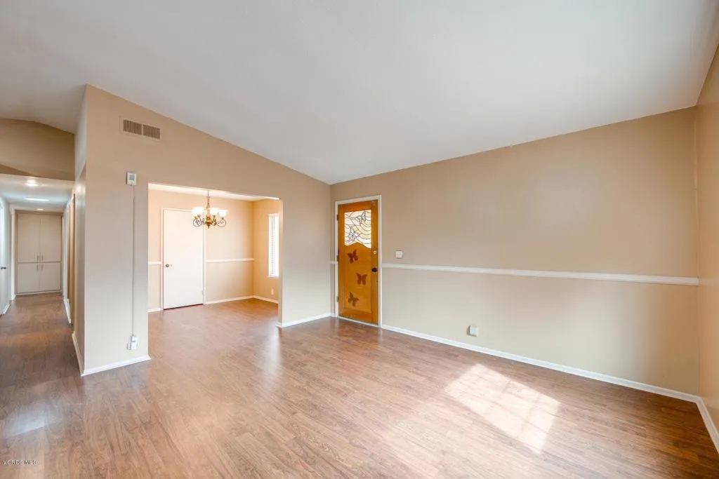 813 N Calle Circulo, Camarillo, California 93010 home-pic-4