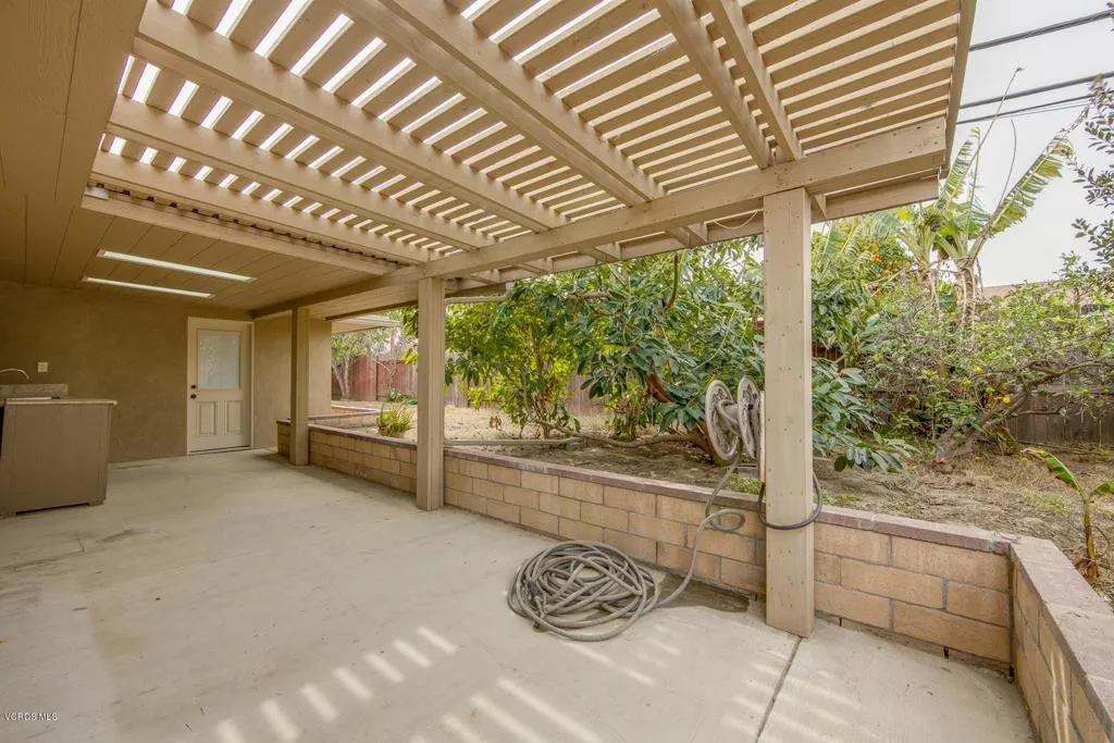 813 N Calle Circulo, Camarillo, California 93010 home-pic-23