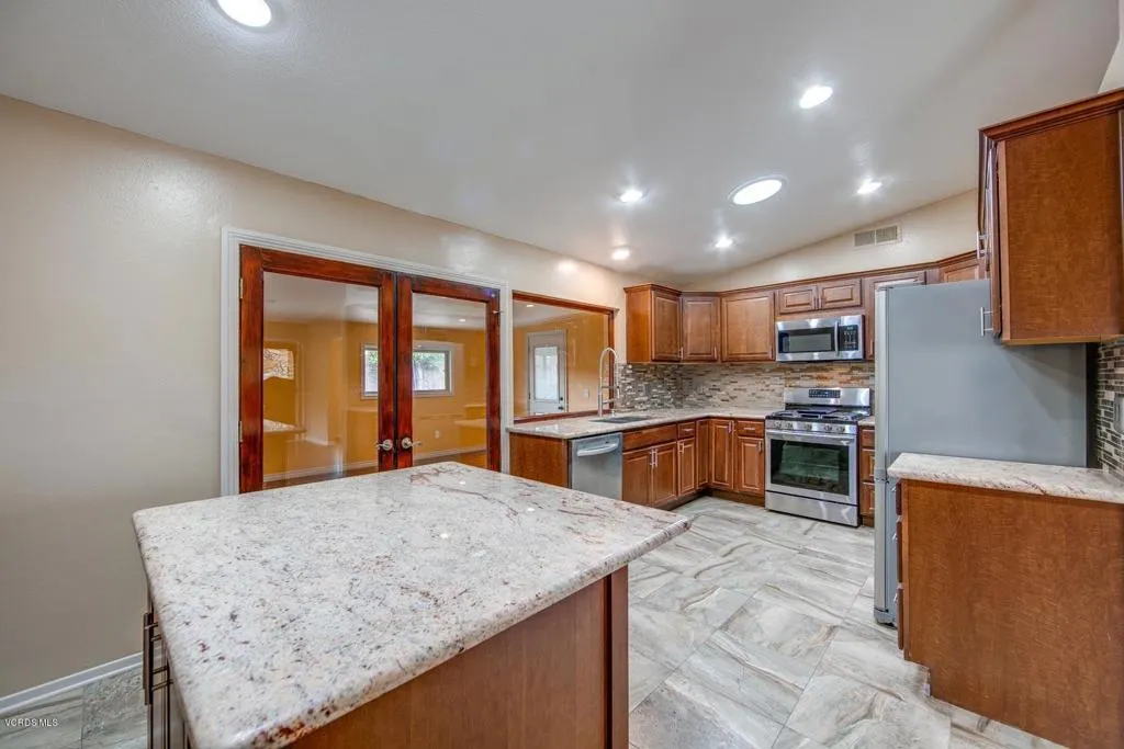 813 N Calle Circulo, Camarillo, California 93010 home-pic-8