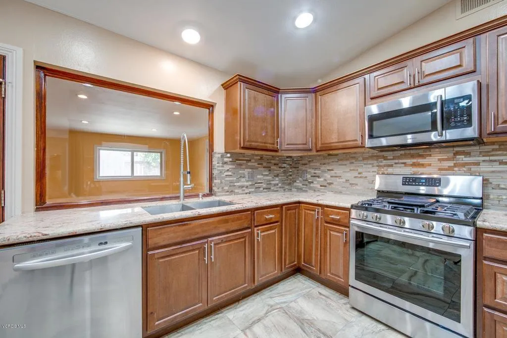 813 N Calle Circulo, Camarillo, California 93010 home-pic-10