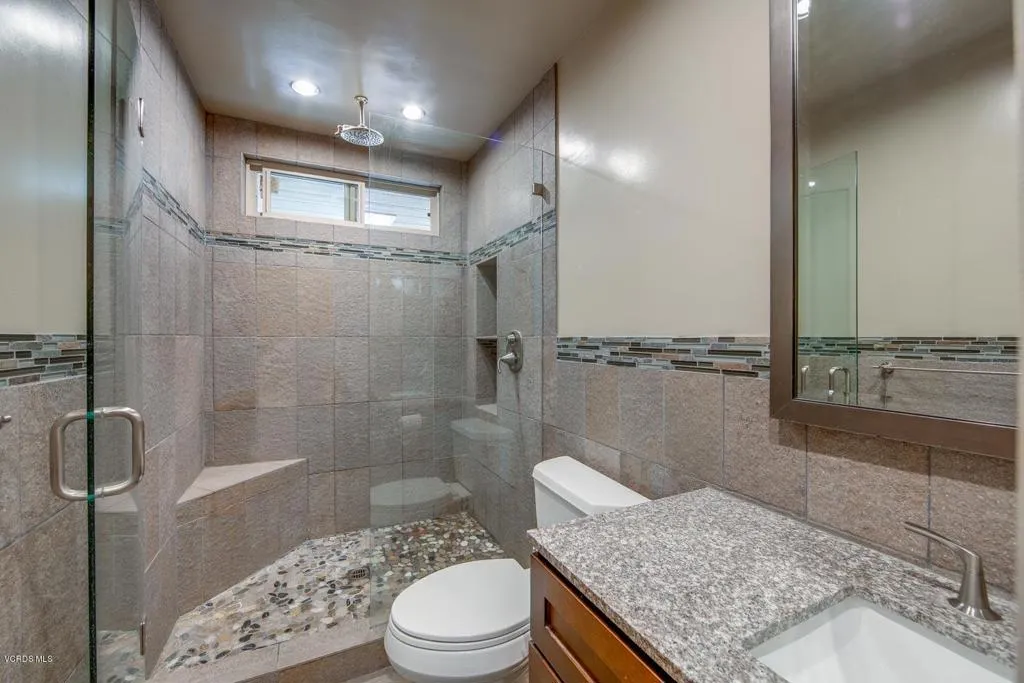 813 N Calle Circulo, Camarillo, California 93010 home-pic-15