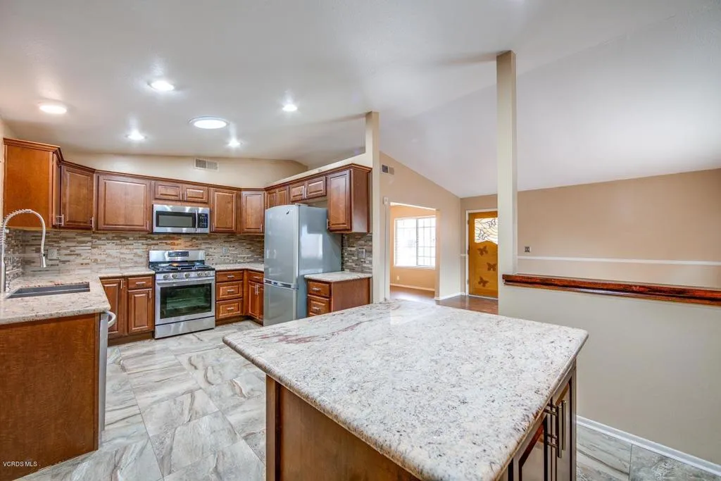 813 N Calle Circulo, Camarillo, California 93010 home-pic-7