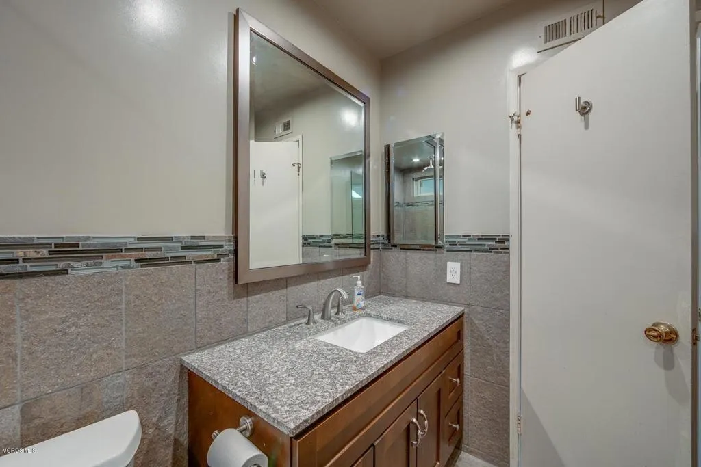 813 N Calle Circulo, Camarillo, California 93010 home-pic-16