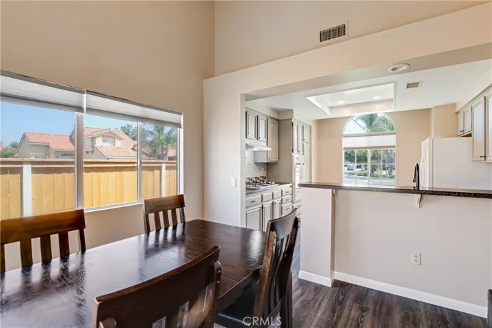 39553 Canary Circle, Temecula, California 92591