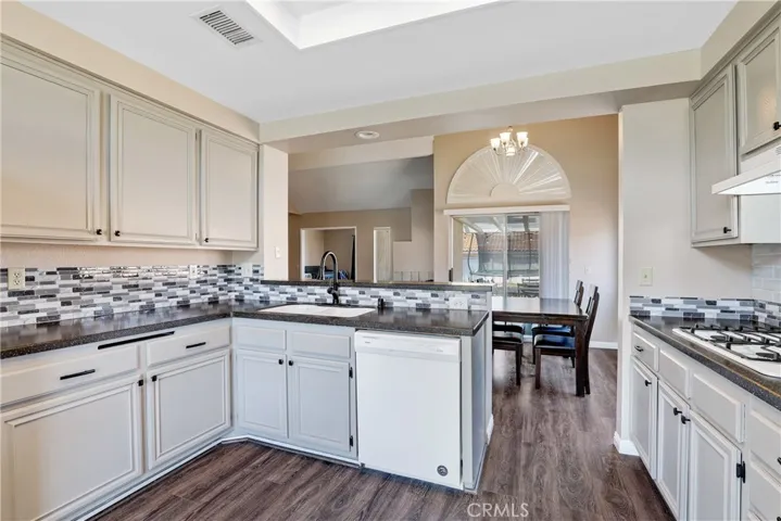 39553 Canary Circle, Temecula, California 92591