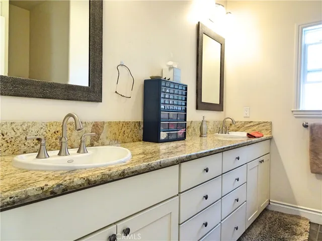 Upper level master bath