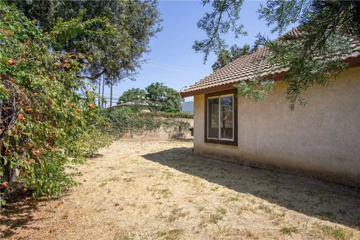 1355 Westmoreland Street, Pomona, California 91766