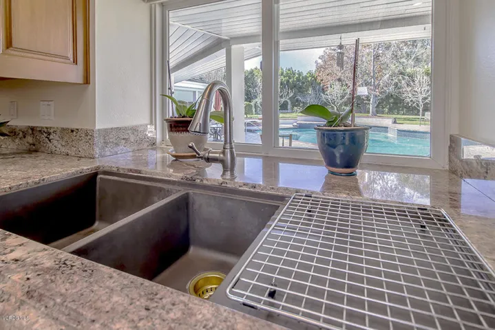 32Kitchen
