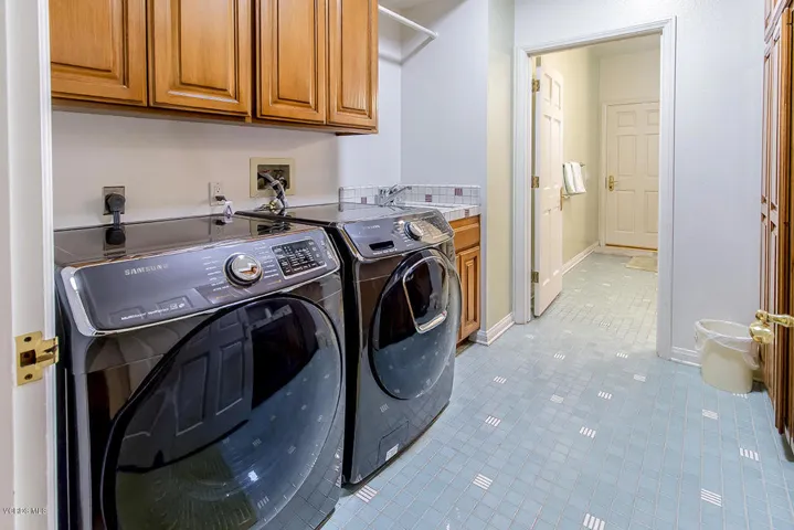68Laundry and Bath