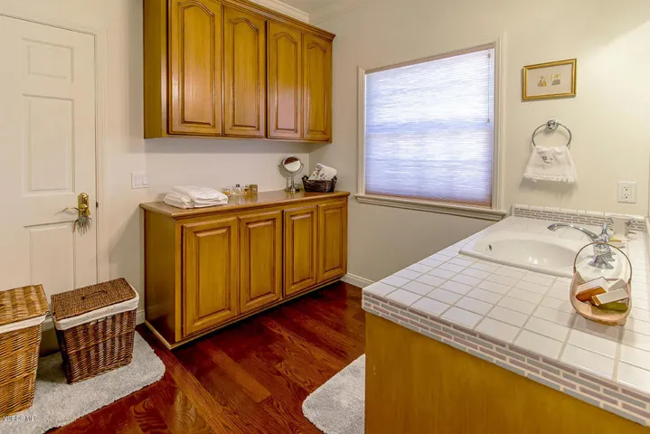 40Jack n Jill Bathroom