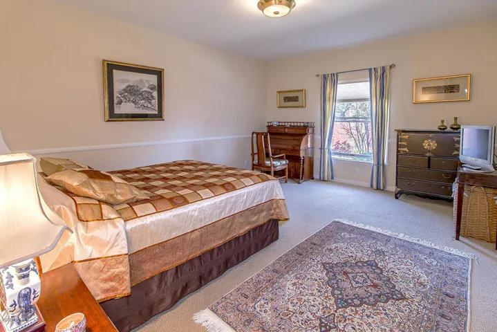 43Bedroom2