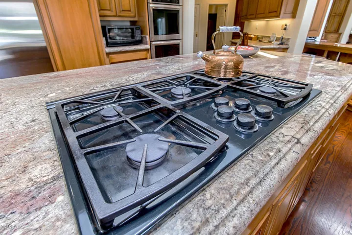 33Kitchen