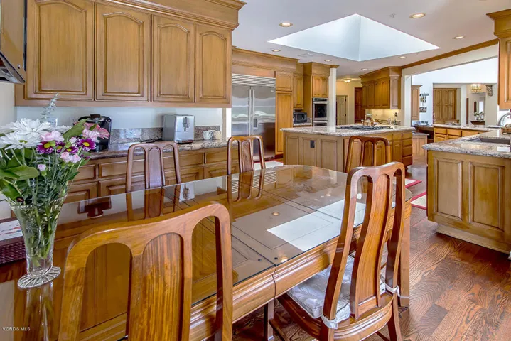 35Kitchen