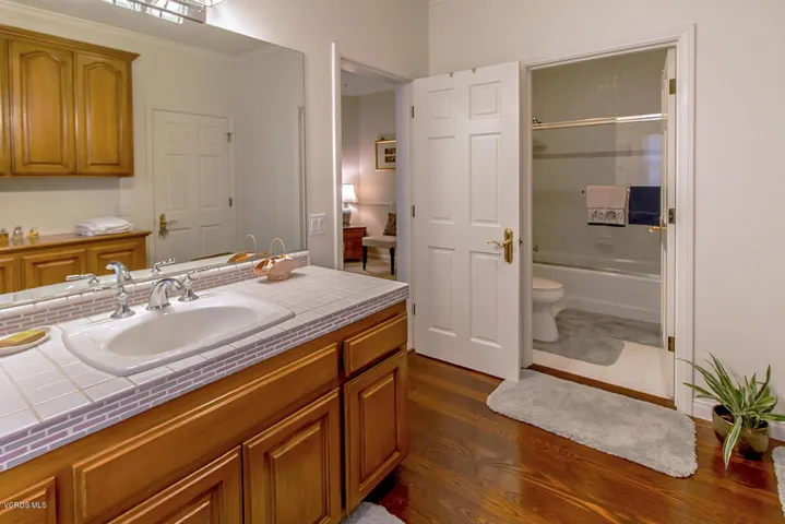 41Jack n Jill Bathroom
