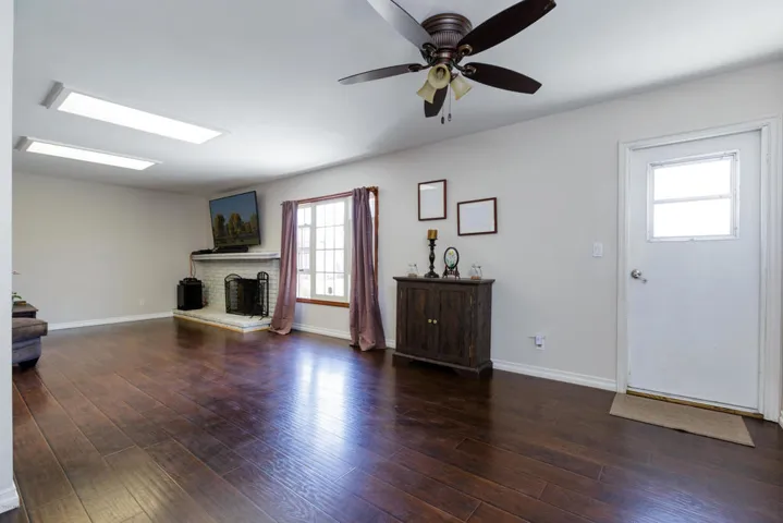10family_room