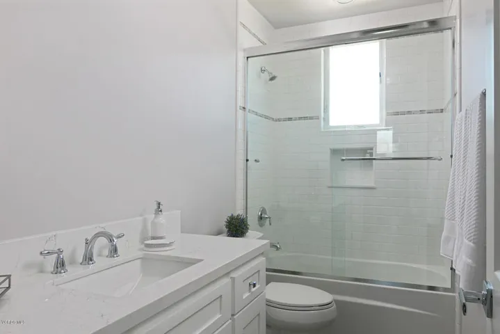 5146 Sandpiper Way-MLS_Size-016-5-Bathro